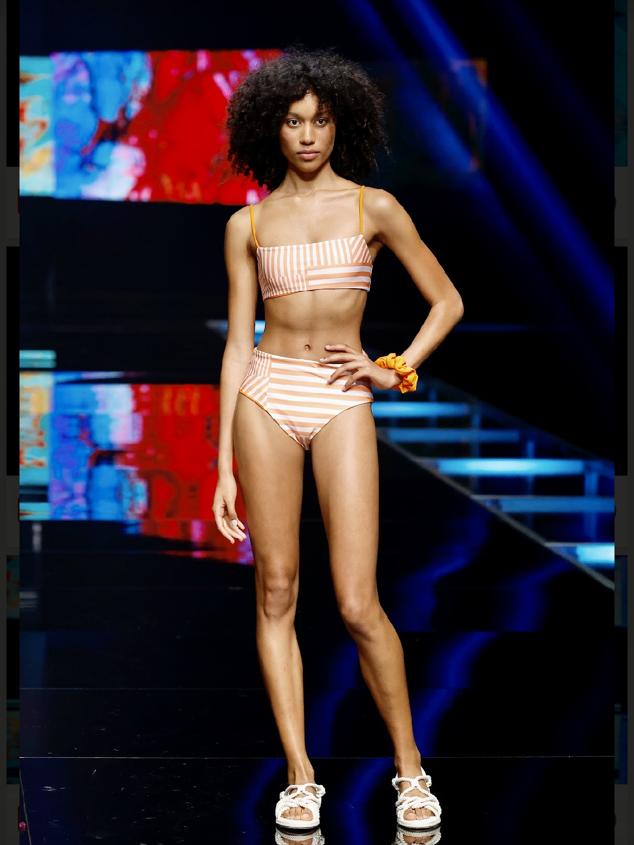 Bañadores eco de rayas, materiales sostenibles y prendas a todo color: las tendencias del verano 2023