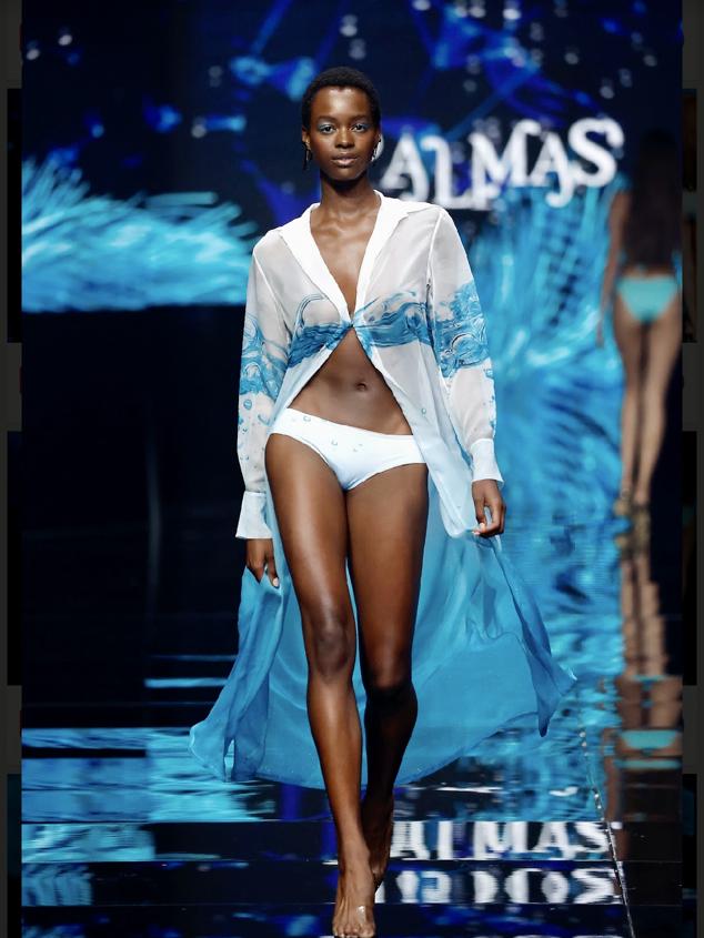 Bañadores eco de rayas, materiales sostenibles y prendas a todo color: las tendencias del verano 2023