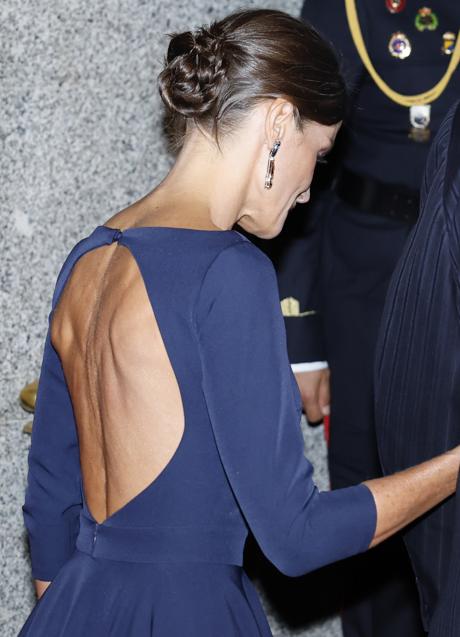 Imagen - Vestido azul de Miphai (Foto: GTRES).