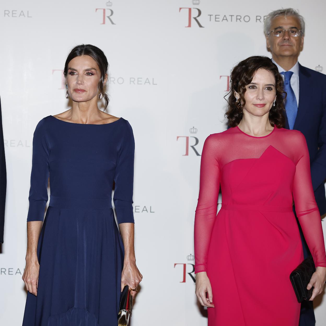 Los Reyes de España junto a la presidenta Isabel Díaz Ayuso en el estreno de la nueva temporada lírica 2022-2023 en el Teatro Real de Madrid.