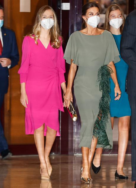 Imagen - El look de Leonor y de la reina Letizia en el concierto de los Premios Princesa de Asturias 2021.