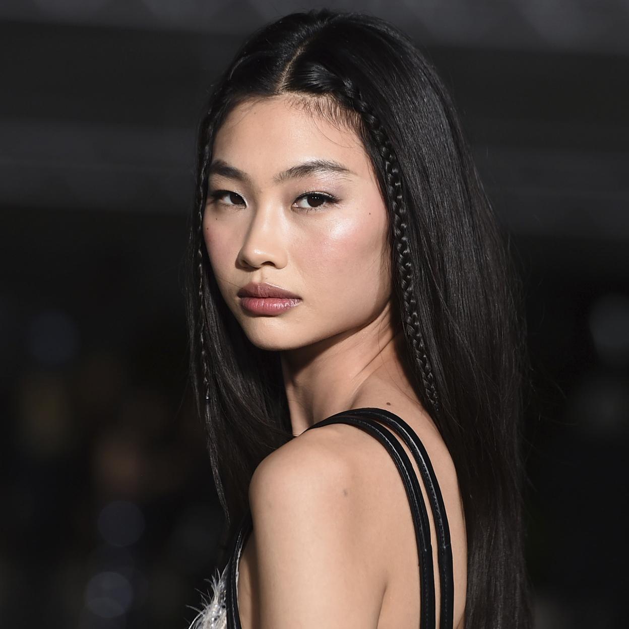 Una piel tan sedosa como la de Gemma Chan se consigue con estas cremas alisadoras de seda