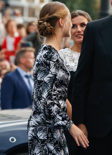 Imagen - Leonor acompañó el vestido de un recogido bajo. / GTRES