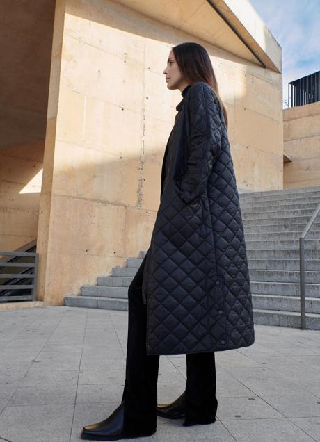 Imagen - Sassa de Osma con la chaqueta de Massimo Dutti. / @sassadeo