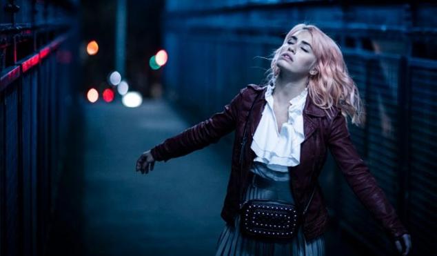 Lali Espósito (Sky Rojo) protagoniza esta producción en la que una atrevida filósofa de la cultura pop deberá enfrentarse a su propia educación judía en Buenos Aires, dejando a su novio para rebelarse contra el concepto tradicional de romance, como ya lo hizo antes con su fe. Compuesta por diez episodios de media hora, la producción adapta el bestseller homónimo de Tamara Tenenbaum y tiene a la española Leticia Dolera dirigiendo los dos primeros episodios. 