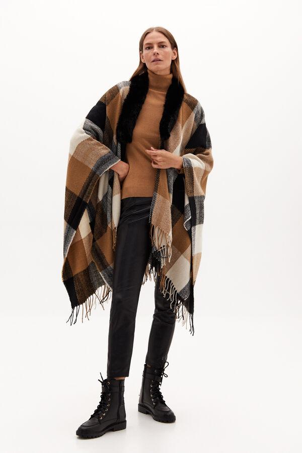 Cortefiel (49,99 euros). Cómpralo aquí