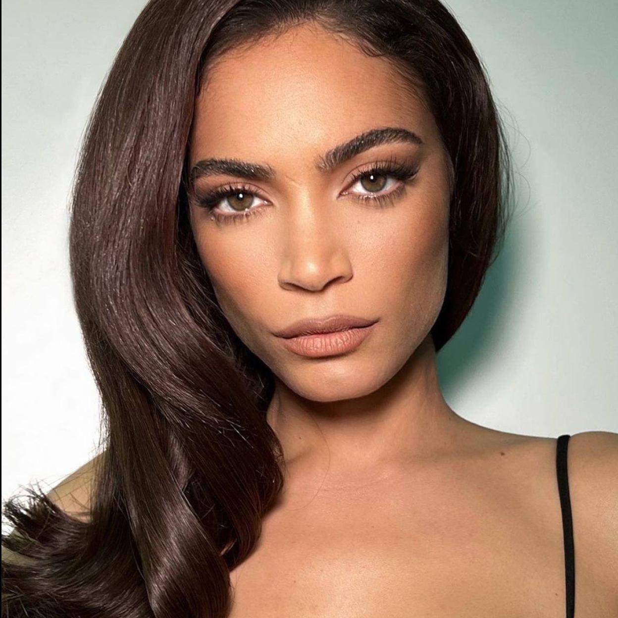 Una piel tan definida, lisa y firme como la de la modelo se consigue con un tratamiento reafirmante como estos