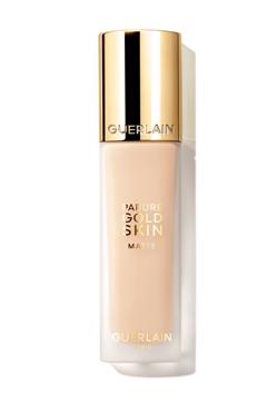 Imagen secundaria 2 - 1. Polvos Terracotta Light. 2. Aceite Avanzado de Juventud de Abeille Royale. 3. Base de maquillaje Parure Gold. Todo de Guerlain.