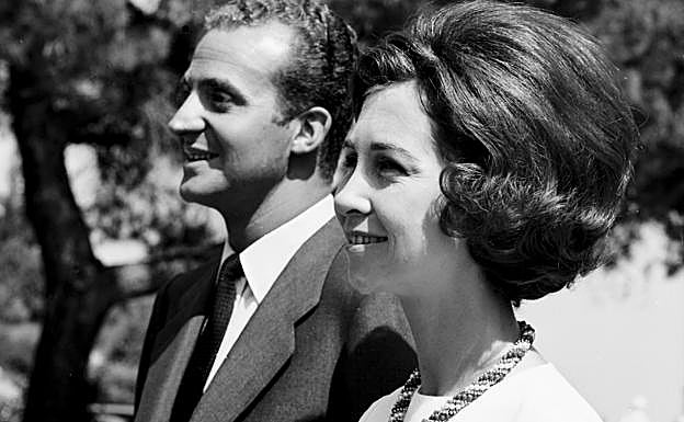 Los años felices de la reina Sofía y el rey Juan Carlos, antes de la coronación y de que ella descubriera las infidelidades de él. 