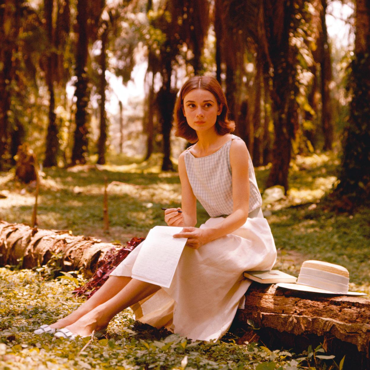 Audrey Hepburn lucía a menudo zapatos planos cómodos.