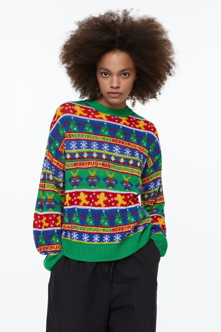 Jersey en punto de jacquard suave con cuello redondo en canalé. Es un jersey muy navideño multicolorde H&M. Tiene un precio de 29,99 euros.