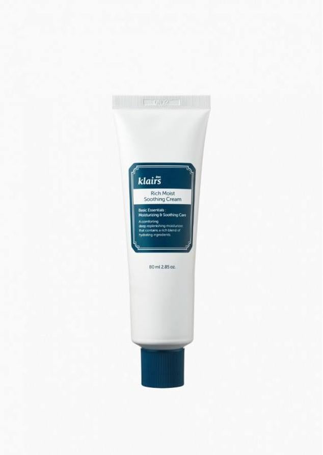 Rich Moist Soothing Cream de Klairs es una crema super hidratante que nutre en profundidad, calma, repara el daño y suaviza la superficie. Está formulada con centella asiática regeneradora, ácido hialurónico, manteca de karité, aceite de jojoba, ceramidas, aloe vera, más extractos de plantas iluminadores y antiinflamatorias. Cómpralo aquí