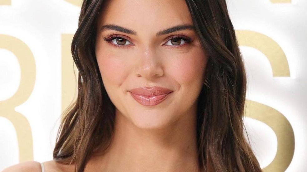 La modelo Kendall Jenner luce una piel repulpada, radiante y saludable que conseguirás con estas cremas