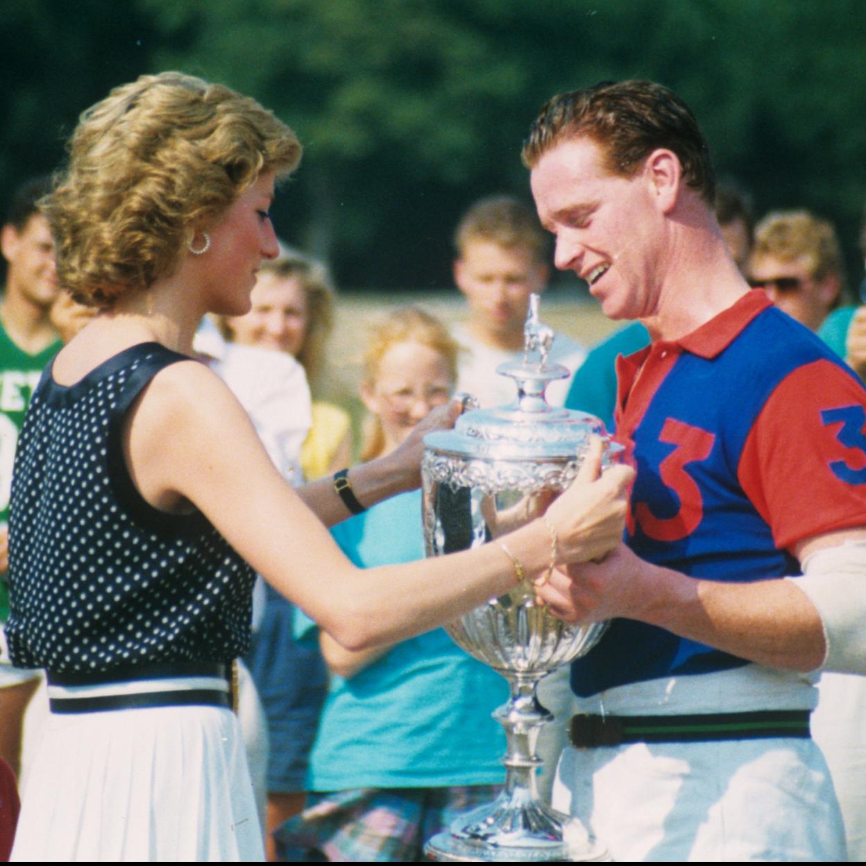 Diana de Gales y James Hewitt en 1989.