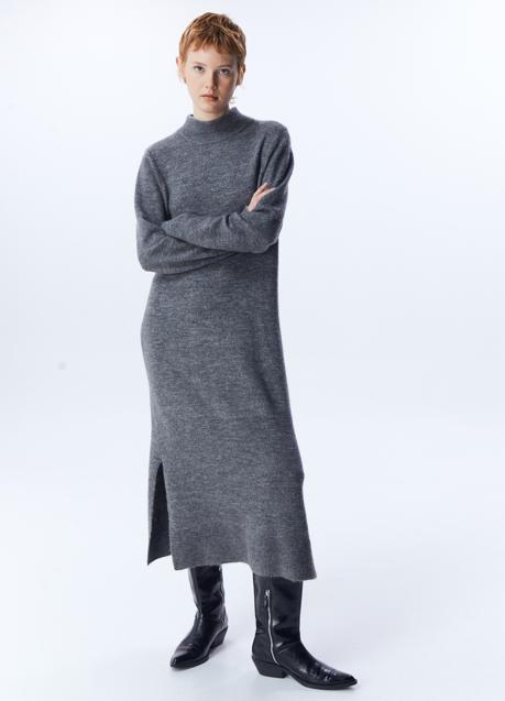 Imagen - El vestido está disponible en color gris.