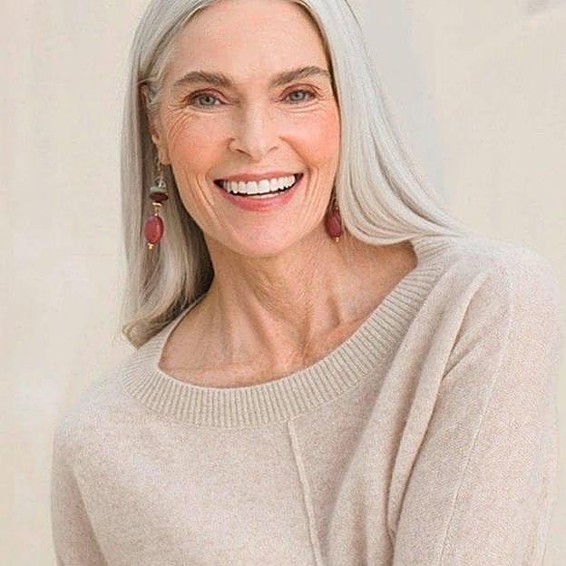 Tres serums de noche renovadores que corrigen las arrugas, acaban con la papada y mejoran el tono de la piel a partir de los 50