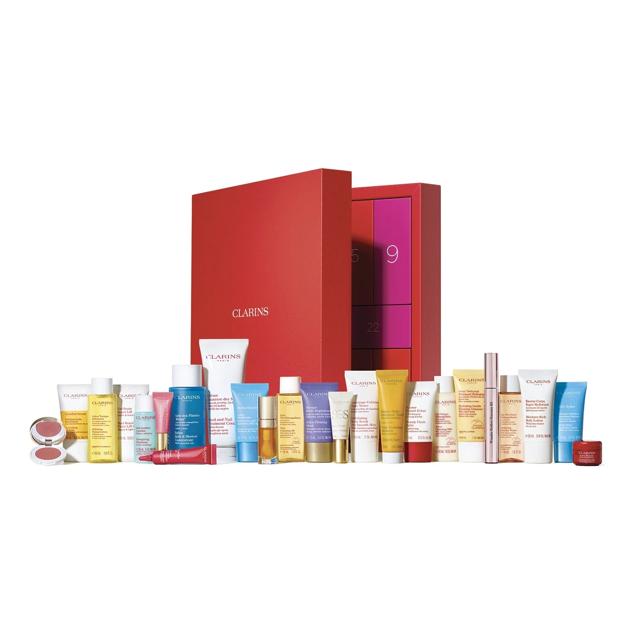 Si eres amante del cuidado facil y corporal, necesitas a partir de diciembre darte un capricho con este calendario de Adviento tan completo de Clarins.Está compuesto por 24 cajas con exfoliantes, cremas, bálsamos limpiadores, agua micelar, etc. Cómpralo aquí