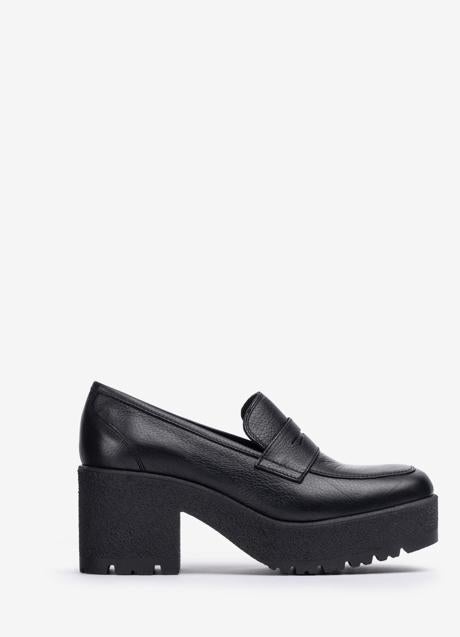 Imagen - Mocasines de piel con tacón medio de Unisa, 109,15€.