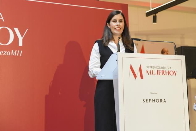 El ganador en esta categoría ha sido Protective Hair Oil de Sephora Collection. Cecilia Sánchez, directora de Marketing en España y Portugal de Sephora ha recogido el trofeo.