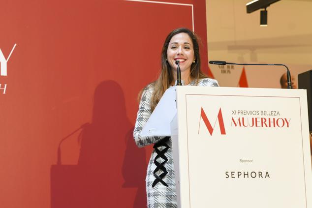 El bálsamo de labios Rêve de Miel se ha hecho con este premio. Raquel García, directora nacional de Ventas de Laboratorios Nuxe ha sido la encargada de agradecerlo en el escenario.