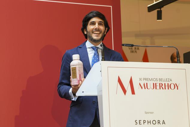 En esta categoría, el ganador ha sido el dúo Skin Filler Bio-Performance Serums de Shiseido. El premio lo ha recogido y agradecido Bernardo del Potro, marketing manager de Shiseido.