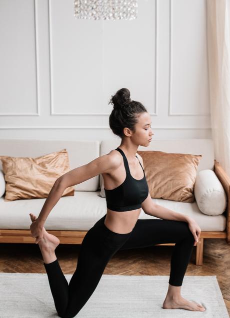 Imagen - Realizar ejercicios de estiramiento te ayuda a mantener tus músculos activos y ganar flexibilidad/ PEXELS