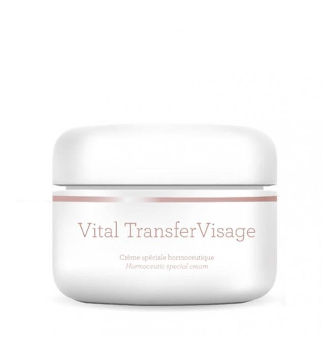 Vital Transfer Visage de Gernétic combate la sequedad, falta de elasticidad y pérdida de densidad con su textura rica y sus beneficios nutritivos y antienvejecimiento. Contiene fitoestrógenos para aportar volumen y tesura, además de esculina y colágeno nativo que restauran el manto hidrolipídico, aceites de sacha inchi, borraja, onagra y lufa ricos en ácido grasos y, calcio. Cómpralo aquí