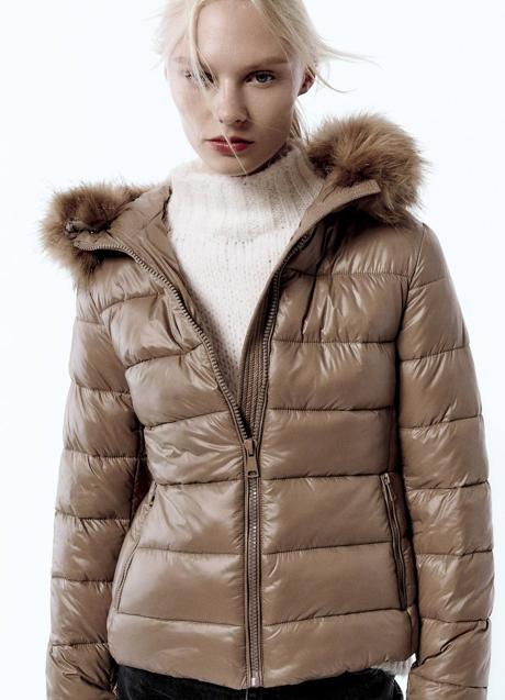 Imagen - Puffer corto con capucha de pelo en tejido impermeable