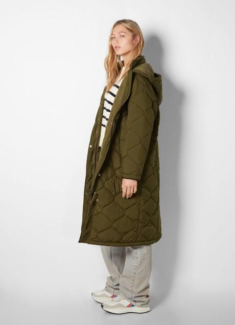 Imagen - Abrigo largo acolchado en verde khaki