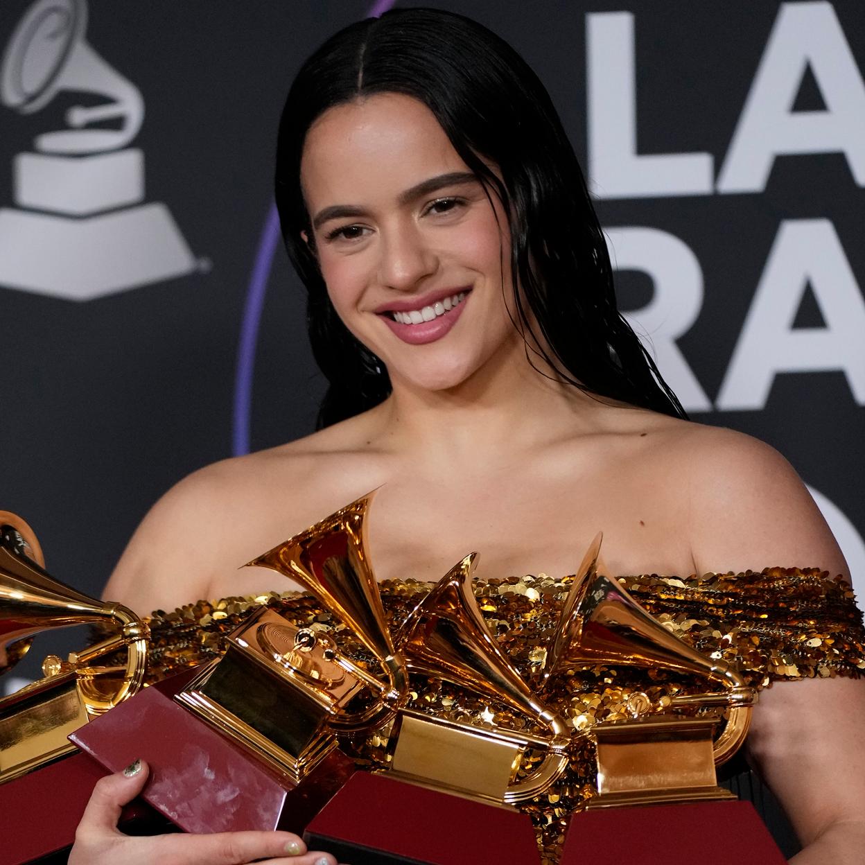 Rosalía en la gala de los Grammy Latinos.
