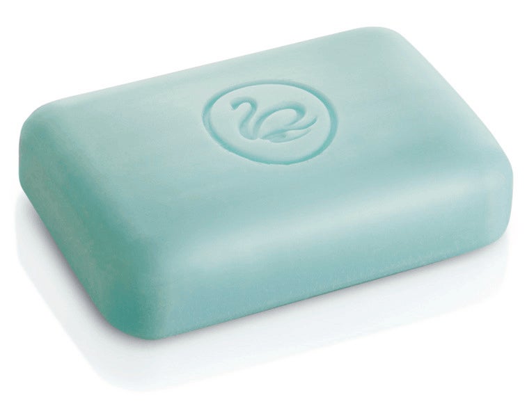 El Dermo Limpiador Anti Imperfecciones está indicado para las pieles más grasas y con acné, gracias a su fórmula que combina lavanda, cobre y zinc. Limpieza en profundidad de piel y poros que aporta luminosidad y que mejora la apariencia de los poros. (26 euros)