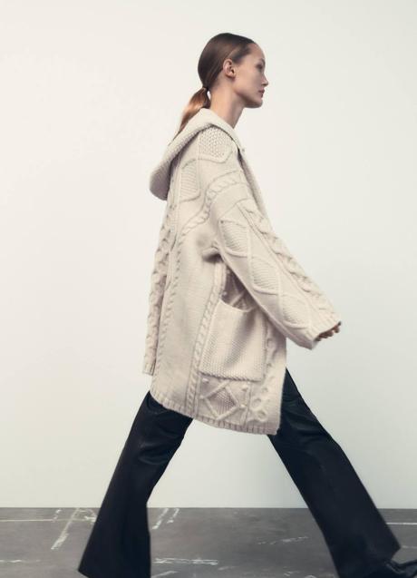 Imagen - Abrigo de punto trenzado con capucha