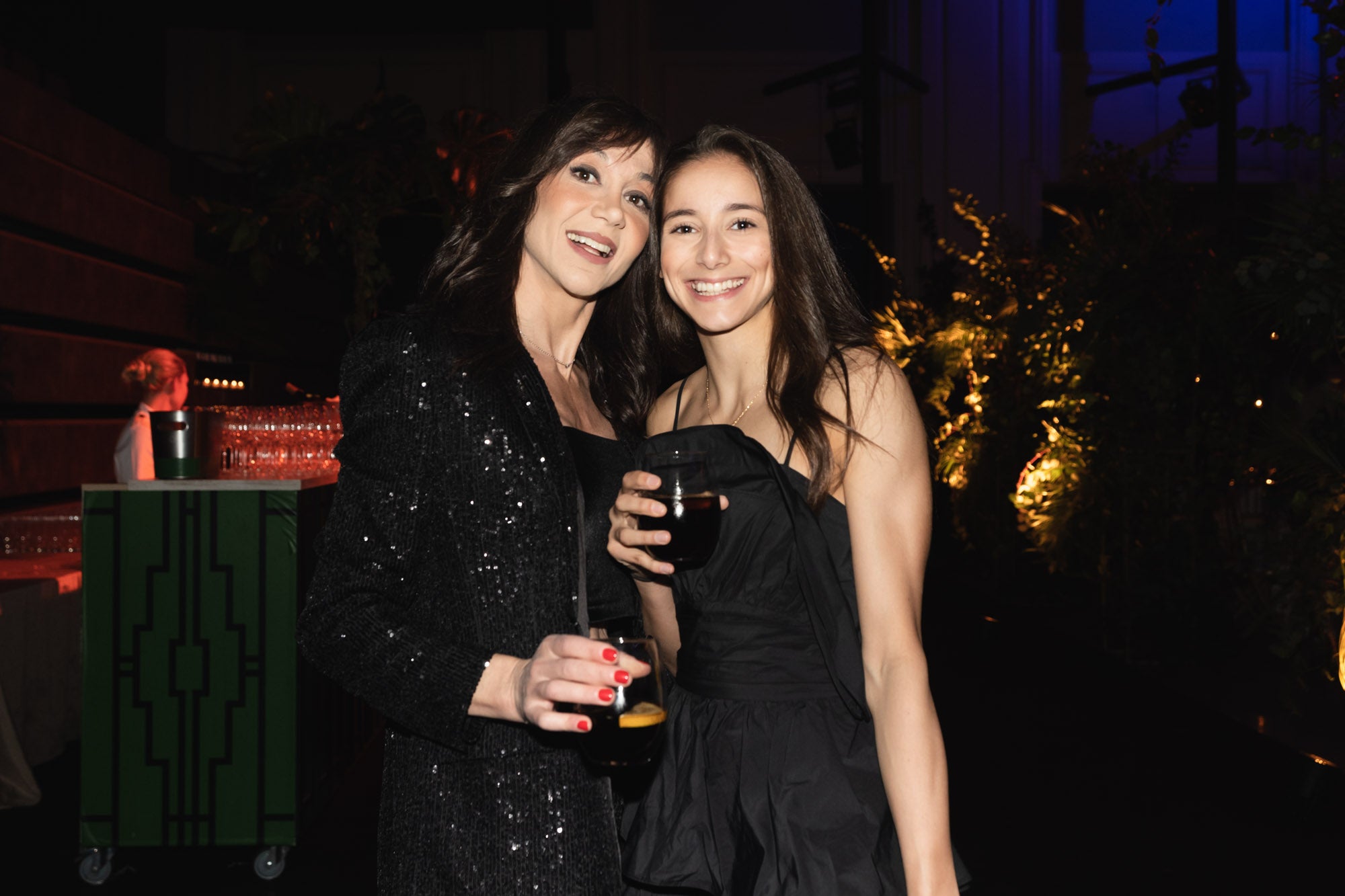 Adriana Cerezo con su madre, Mar Iglesias.