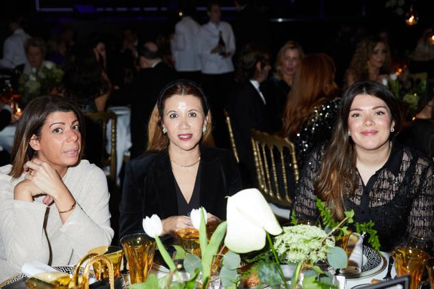 Mónica Sanz, directora de Comunicación de Bulgari, con Isabel Zancajo, jefa de Prensa y RR.PP. de YSL y Biotherm, y Diana Matilla, coordinadora web de Mujerhoy.com.