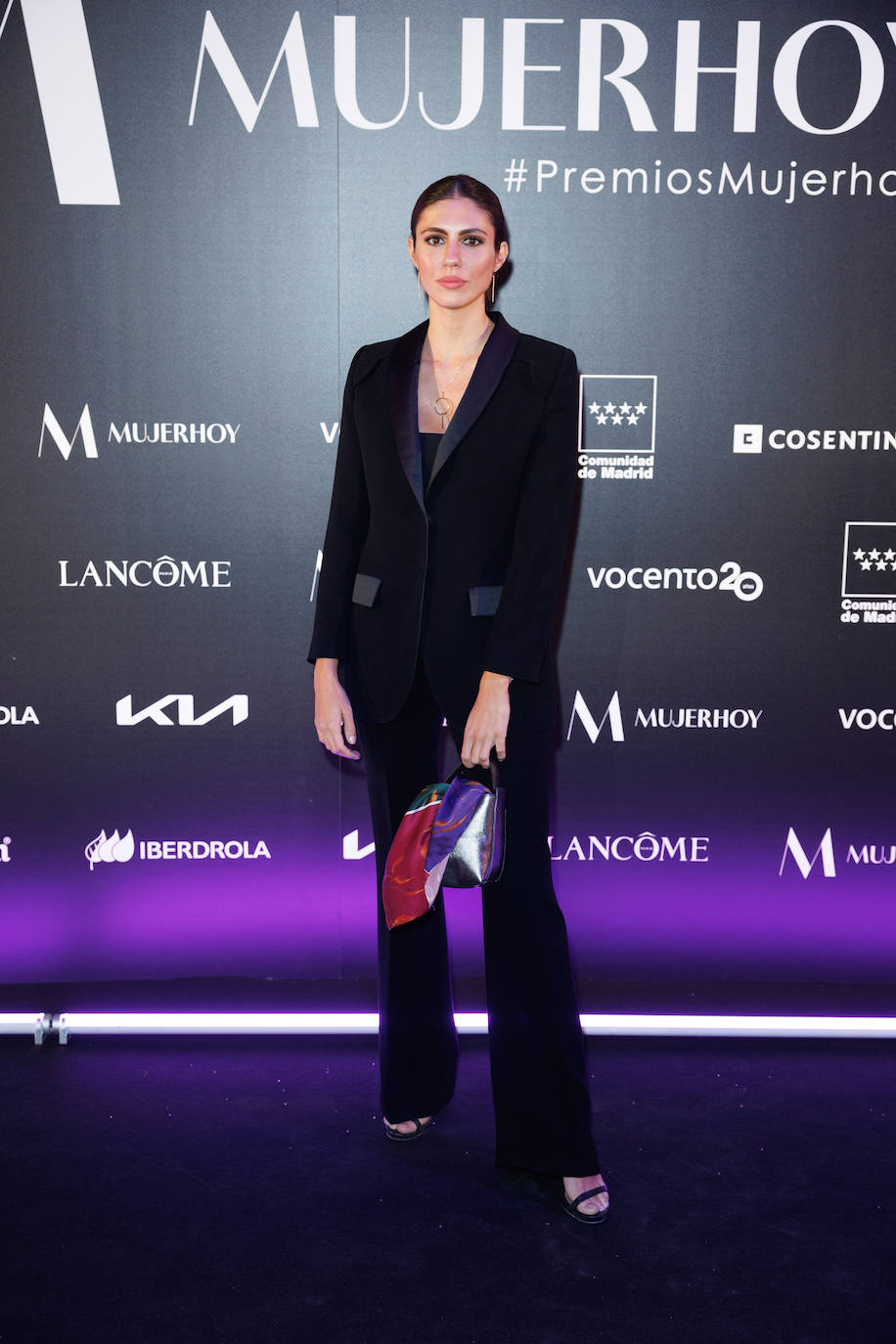 Ana Cristina Portillo, muy elegante con su look total black de inspiración masculina.