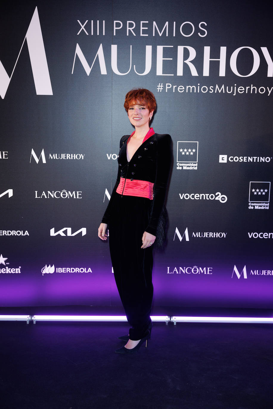 La escritora Virginia Feito, elegantísima con total look de Emporio Armani.