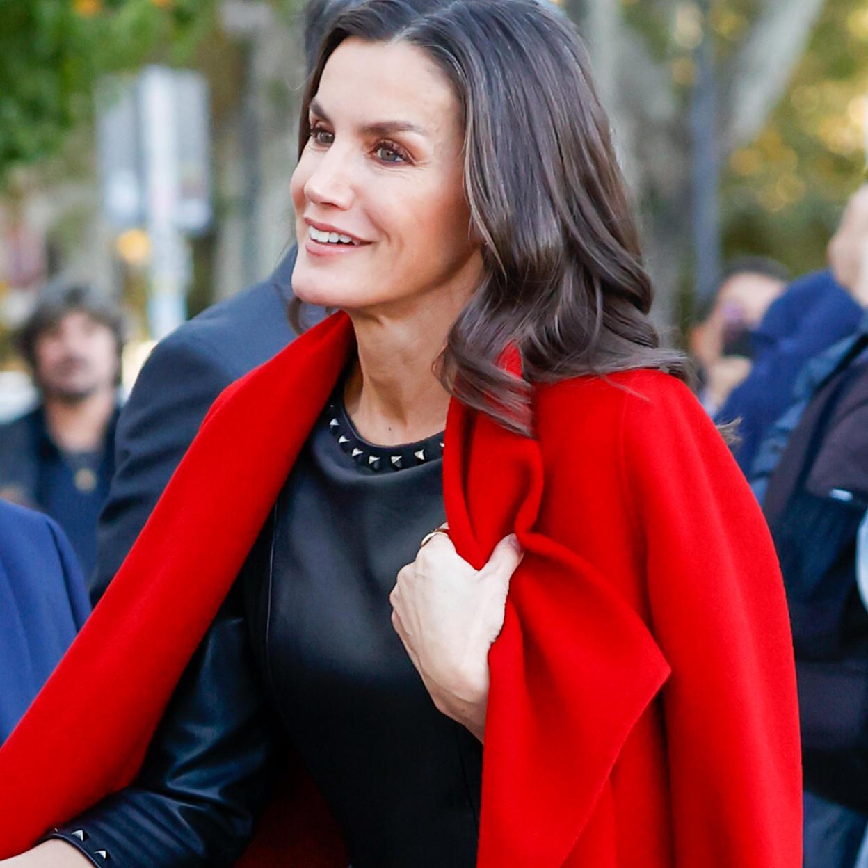 La reina Letizia con un look de oficina.