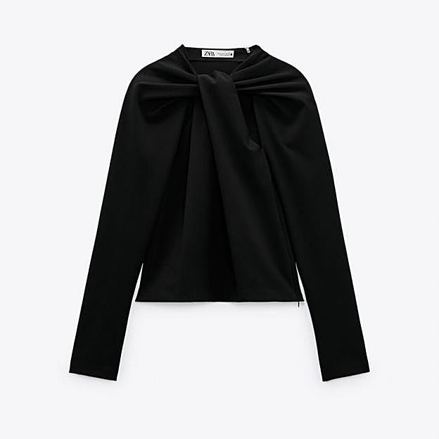 El top negro de Zara.