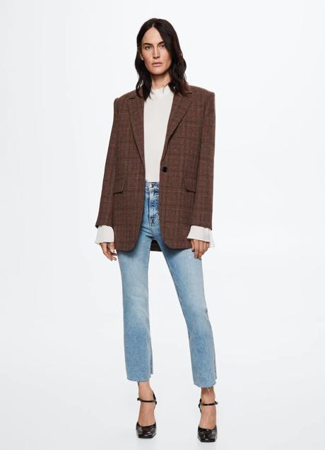 Imagen - Pantalones vaqueros estilo flare de Mango. Foto: Mango.