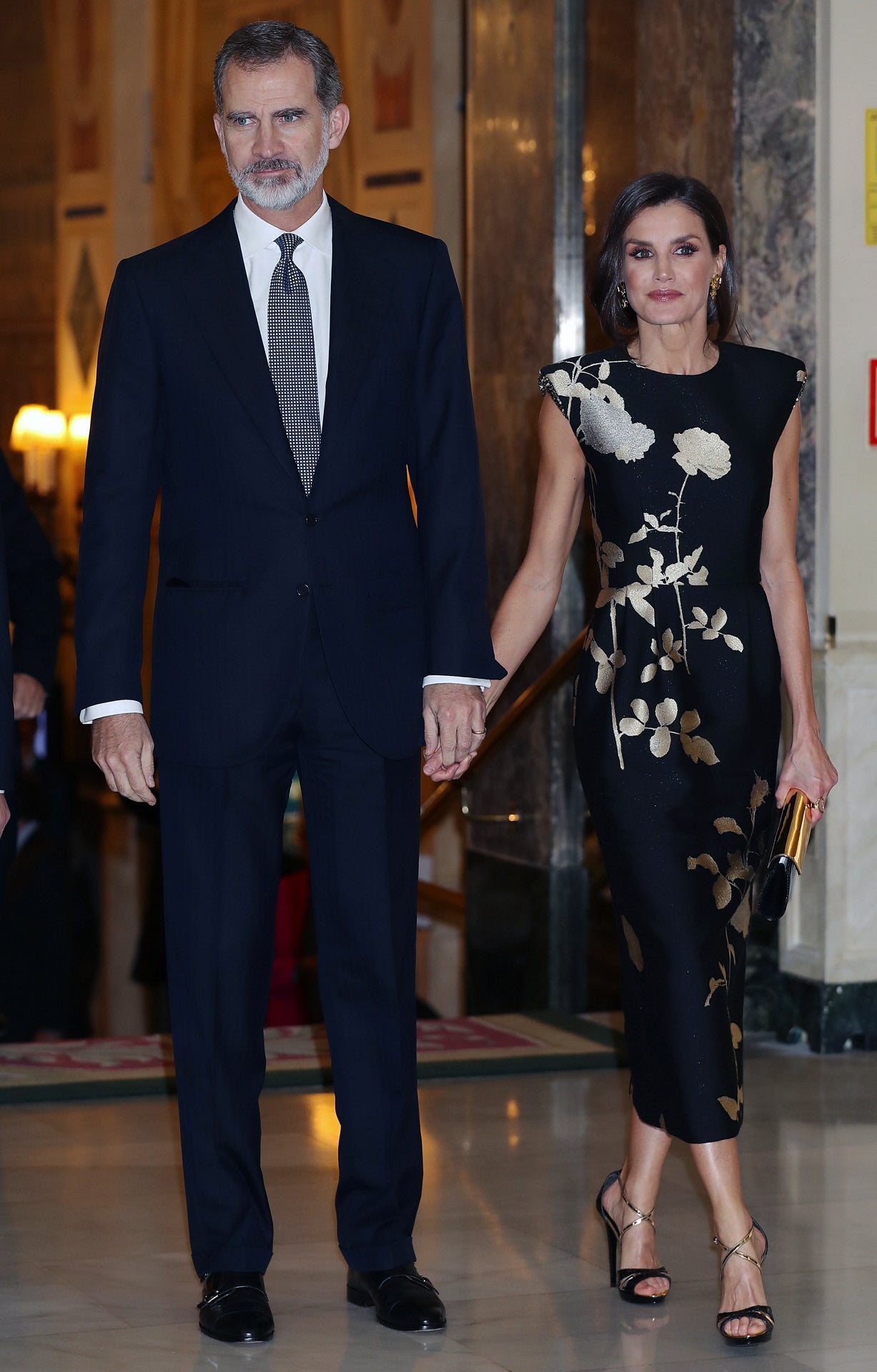 La reina Letizia sorprendió a todos con un falso bob que daba totalmente el pego: un diez para su peluquera, María Luz Valero Reneses. El vestido de inspiración asiática de Dries van Noten también tuvo muy buenas críticas 