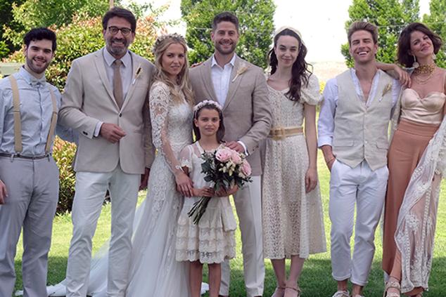 El regreso de la exitosa serie de Atremedia arranca con la boda de Sandra y culebra, un evento que servirá para volver a reunir a la familia. Sin embargo, no están todos ya que Rosa Ruano ha faltado a la cita y tras la celebración se pondrá en marcha un arriesgado plan para encontrarla. Una búsqueda que les llevará a un lugar que no esperaban. 