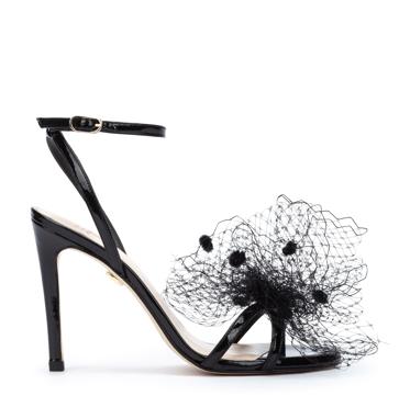 Imagen secundaria 1 - Blazer de Zara, sandalias de Redondo Brand x Martinelli y vaqueros de Mango.