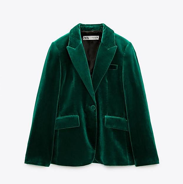 Imagen principal - Una blazer, una camisa y un pantalón de Zara.