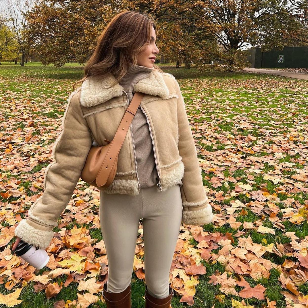 Los básicos de color beige son los más elegantes porque combinan con cualquier prenda de tu armario.