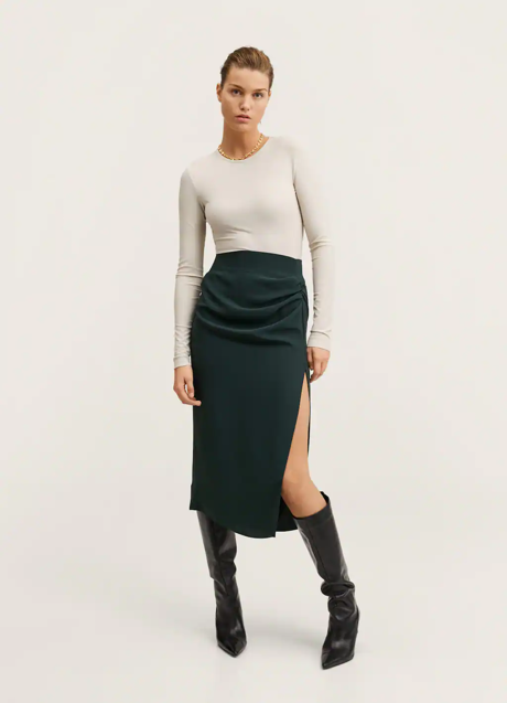 Imagen - Falda midi de color verde botella, 15,99€.