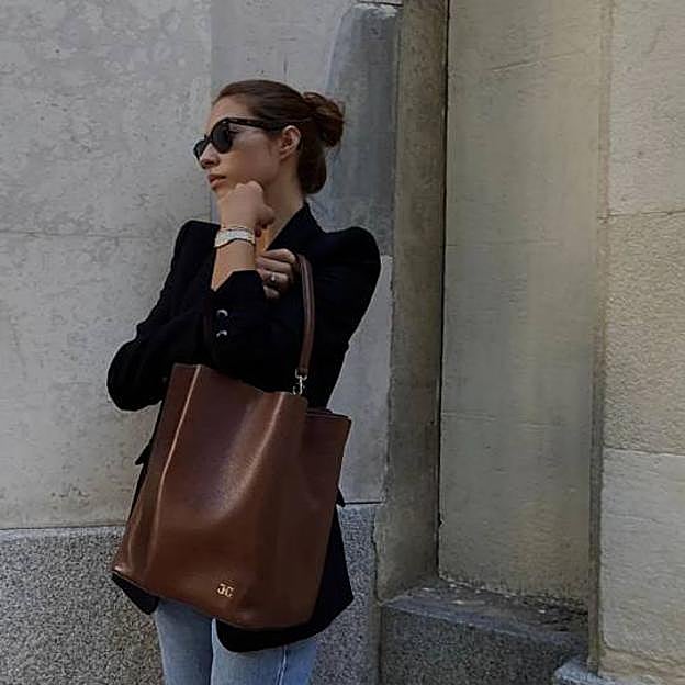 La modelo Rocio Crusset con su diseño de la firma Heden.