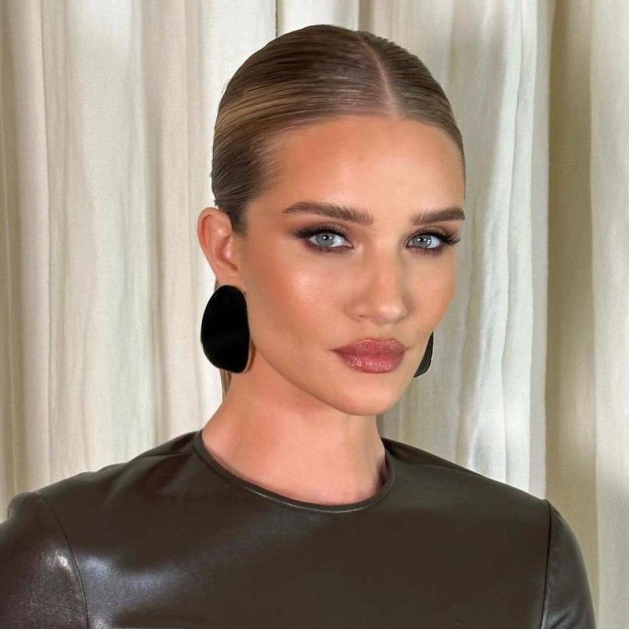La piel firme y contorneada de Rosie Huntington-Whiteley la conseguirás con estas cremas