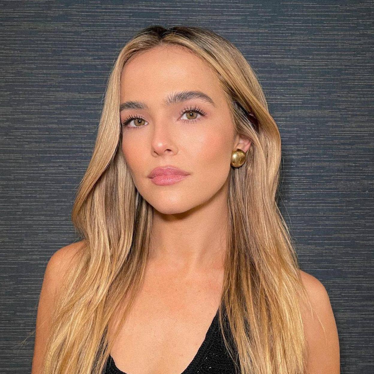 La piel lisa de Zoey Deutch se obteiene con estos sérums antiarrugas