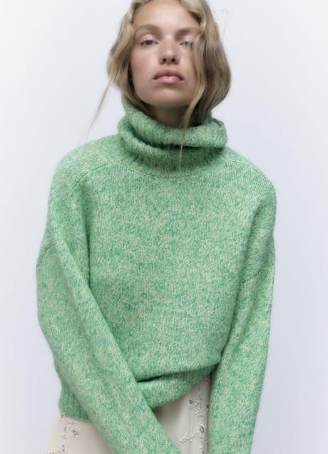 Imagen - Jersey de cuello alto verde, 29,95€.