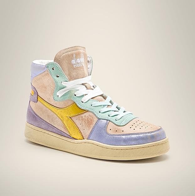 Las zapatillas de Diadora.